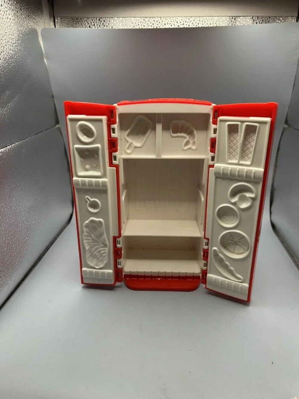Play-Doh Red Refrigerator Press And Mold Toy Hasbro 2004